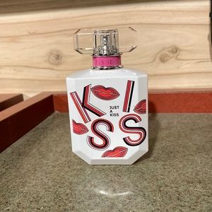 Victoria Secret Just a Kiss perfume